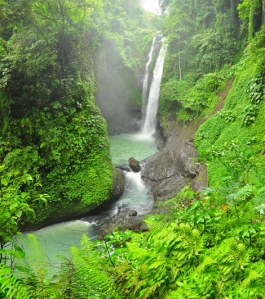 Travelling-Bali-sightseeing-waterfalls-aling-aling
